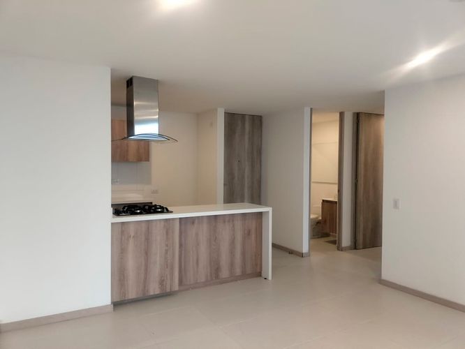 Apartamento de 2 alcobas en arriendo en El Poblado, Medellín, 79 m² · foto 7 de 16