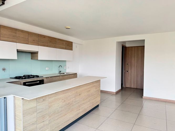 Apartamento de 2 alcobas en arriendo en El Poblado, Medellín, 94 m² · foto 5 de 14