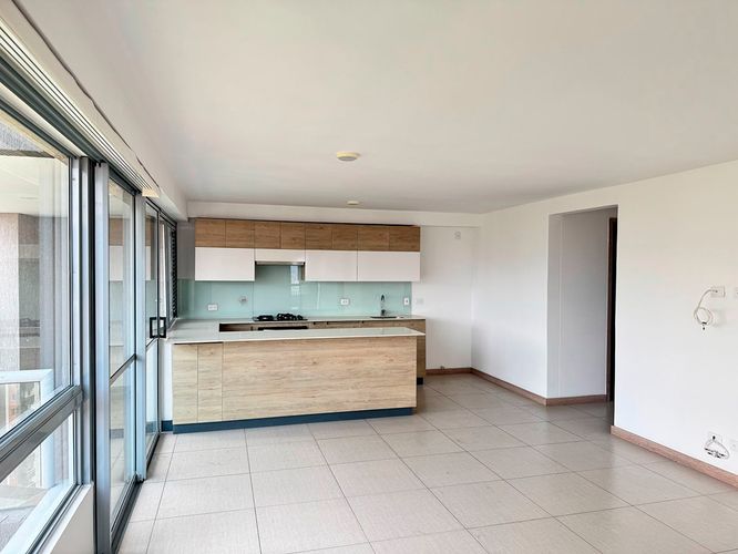 Apartamento de 2 alcobas en arriendo en El Poblado, Medellín, 94 m² · foto 6 de 14