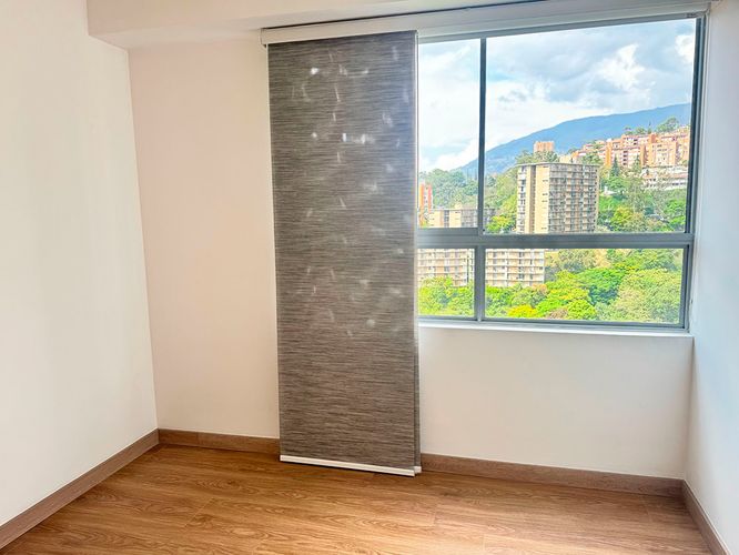 Apartamento de 2 alcobas en arriendo en El Poblado, Medellín, 94 m² · foto 9 de 14