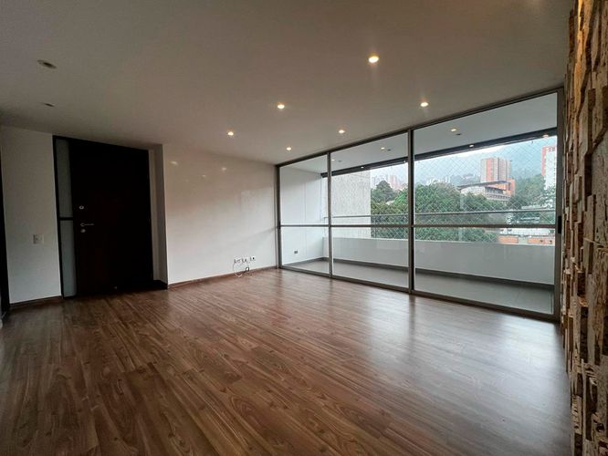 Apartamento de 3 alcobas en arriendo en Loma Benedictinos, Envigado, 134 m² · foto 3 de 19
