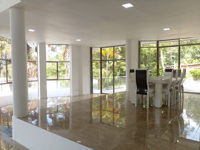 Casa de 4 alcobas en arriendo en El Poblado, Medellín, 400 m² · foto 3 de 19