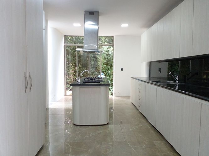 Casa de 4 alcobas en arriendo en El Poblado, Medellín, 400 m² · foto 5 de 19