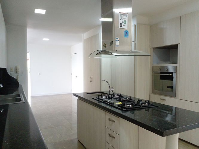 Casa de 4 alcobas en arriendo en El Poblado, Medellín, 400 m² · foto 7 de 19