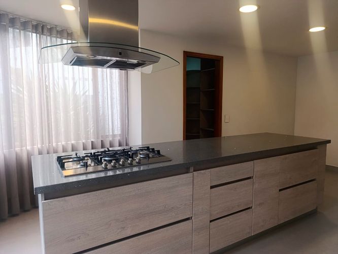Apartamento de 4 alcobas en arriendo en El Poblado, Medellín, 437 m² · foto 4 de 20