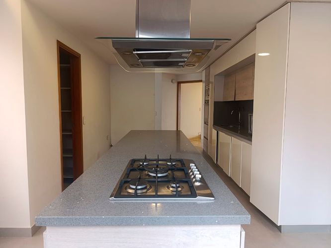 Apartamento de 4 alcobas en arriendo en El Poblado, Medellín, 437 m² · foto 5 de 20