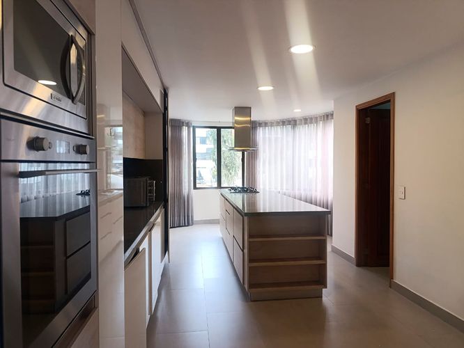 Apartamento de 4 alcobas en arriendo en El Poblado, Medellín, 437 m² · foto 6 de 20
