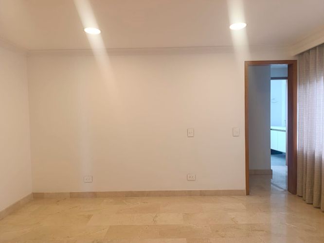 Apartamento de 4 alcobas en arriendo en El Poblado, Medellín, 437 m² · foto 12 de 20