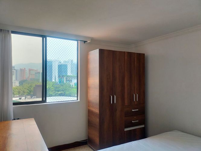 Apartamento de 7 alcobas en arriendo en El Poblado, Medellín, 170 m² · foto 9 de 16