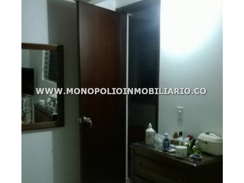 Apartaestudio for sale in Robledo, Medellín 4