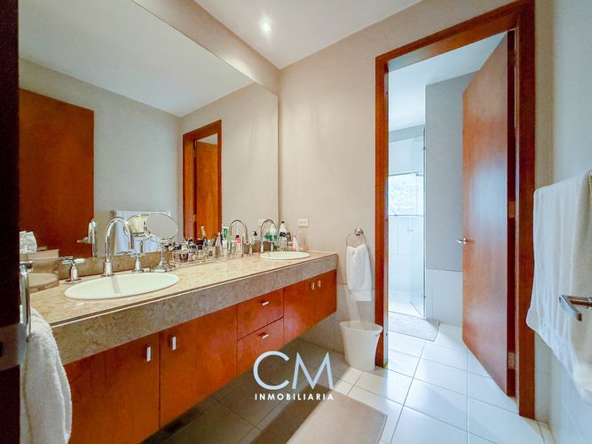Apartamento de 3 alcobas en arriendo en Los Rosales, Bogotá, 248 m² · foto 12 de 24