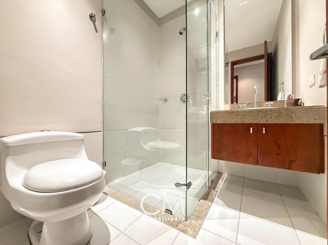 Apartamento de 3 alcobas en arriendo en Los Rosales, Bogotá, 248 m² · foto 18 de 24