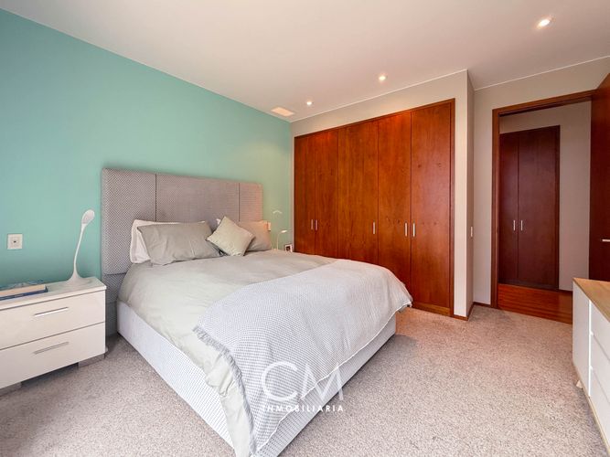 Apartamento de 3 alcobas en arriendo en Los Rosales, Bogotá, 248 m² · foto 16 de 24
