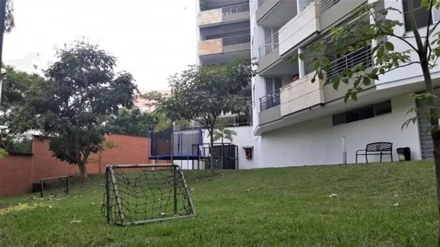 Apartamento de 3 alcobas en venta en Normandia, Cali, 274 m² · foto 18 de 24