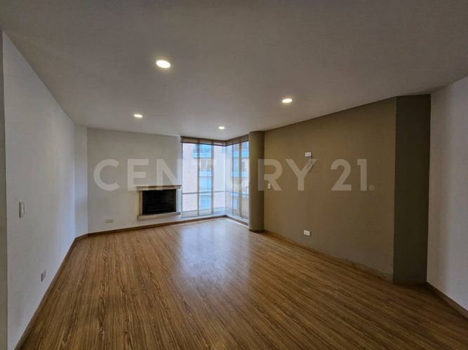 Apartamento de 4 alcobas en venta en Santa Barbara Central, Bogotá, 104 m² · foto 3 de 24