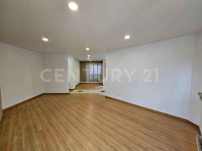 Apartamento de 4 alcobas en venta en Santa Barbara Central, Bogotá, 104 m² · foto 4 de 24