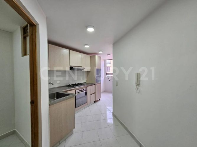 Apartamento de 4 alcobas en venta en Santa Barbara Central, Bogotá, 104 m² · foto 7 de 24