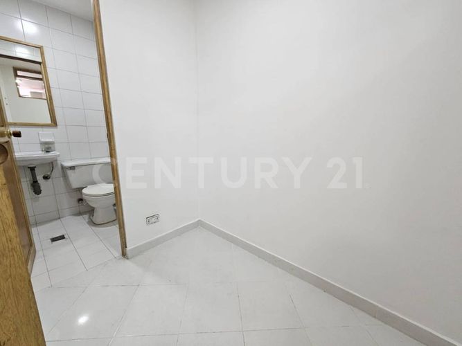 Apartamento de 4 alcobas en venta en Santa Barbara Central, Bogotá, 104 m² · foto 8 de 24