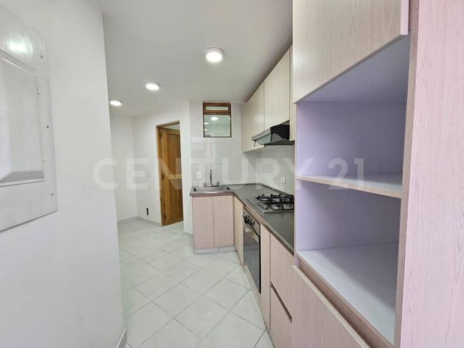 Apartamento de 4 alcobas en venta en Santa Barbara Central, Bogotá, 104 m² · foto 9 de 24
