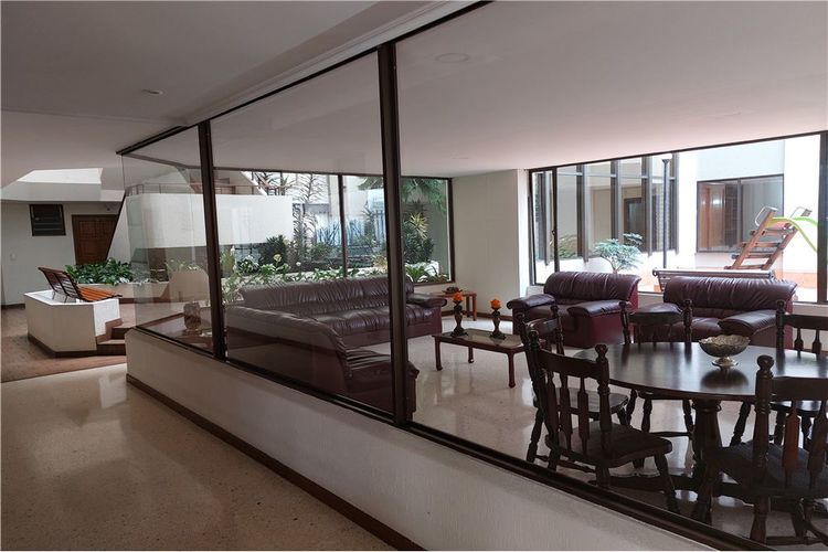 Apartamento de 3 alcobas en venta en Santa Barbara Central, Bogotá, 138 m² · foto 3 de 20