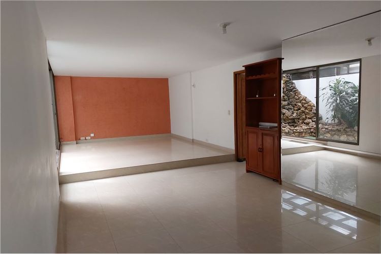 Apartamento de 3 alcobas en venta en Santa Barbara Central, Bogotá, 138 m² · foto 5 de 20