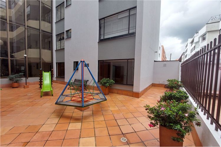 Apartamento de 3 alcobas en venta en Santa Barbara Central, Bogotá, 138 m² · foto 9 de 20