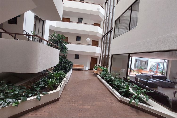 Apartamento de 3 alcobas en venta en Santa Barbara Central, Bogotá, 138 m² · foto 14 de 20