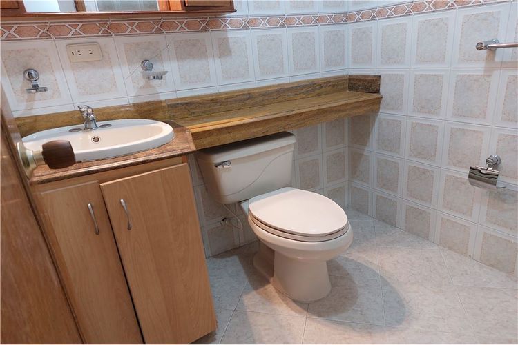 Apartamento de 3 alcobas en venta en Santa Barbara Central, Bogotá, 138 m² · foto 16 de 20
