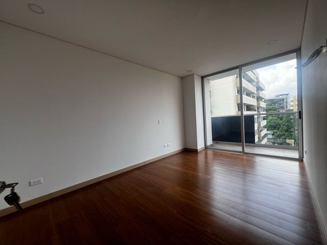Apartamento de 2 alcobas en arriendo en El Poblado, Medellín, 74 m² · foto 2 de 17