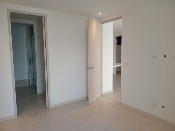 Apartamento de 2 alcobas en arriendo en El Poblado, Medellín, 73 m² · foto 12 de 16
