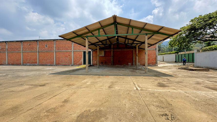 Bodega en venta en Acopi, Cali, 3507 m² · foto 21 de 23