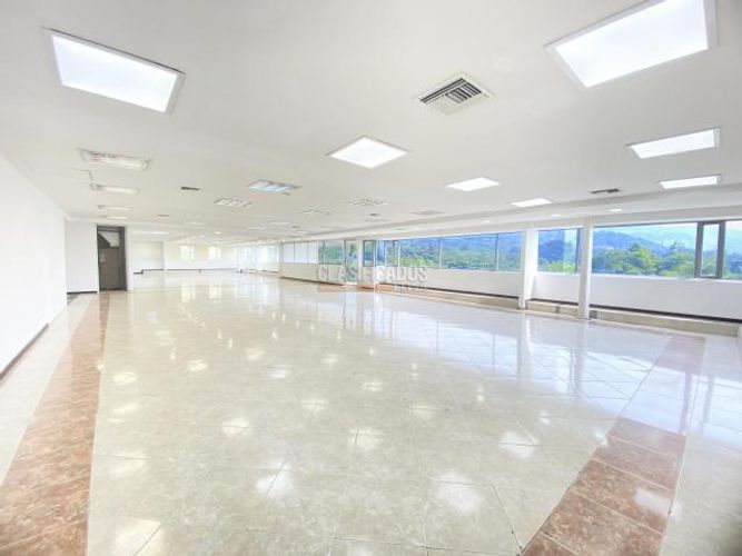 Oficina en arriendo en Menga, Cali, 1574 m² · foto 4 de 24