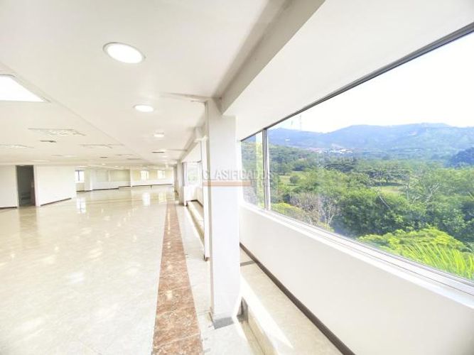 Oficina en arriendo en Menga, Cali, 1574 m² · foto 5 de 24