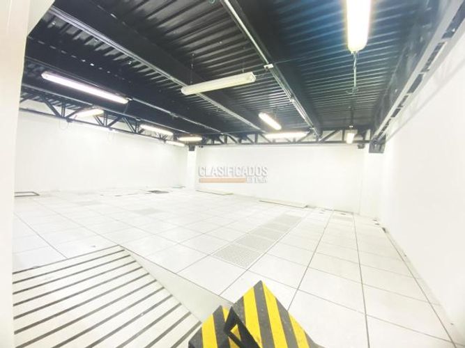 Oficina en arriendo en Menga, Cali, 1574 m² · foto 8 de 24