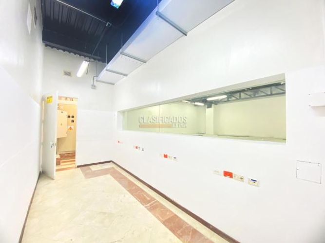Oficina en arriendo en Menga, Cali, 1574 m² · foto 9 de 24