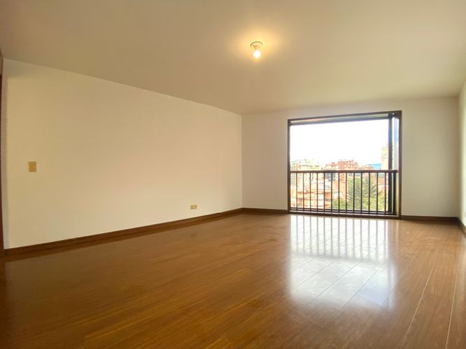 Apartamento de 3 alcobas en venta en Los Rosales, Bogotá, 200 m² · foto 2 de 23