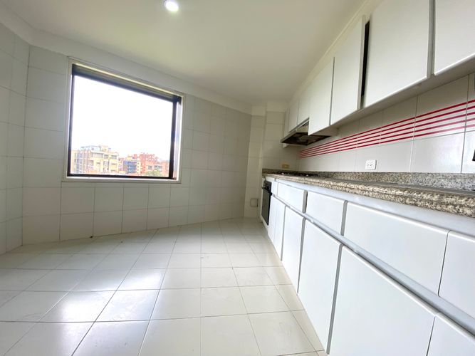 Apartamento de 3 alcobas en venta en Los Rosales, Bogotá, 200 m² · foto 4 de 23