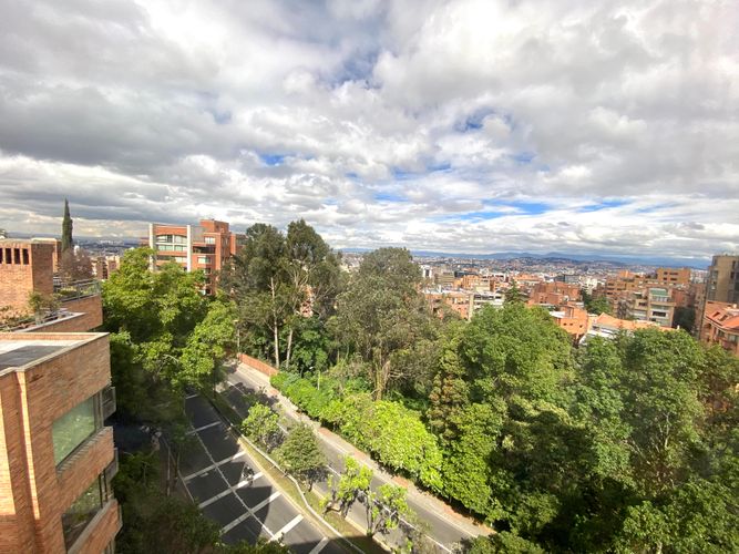 Apartamento de 3 alcobas en venta en Los Rosales, Bogotá, 200 m² · foto 5 de 23