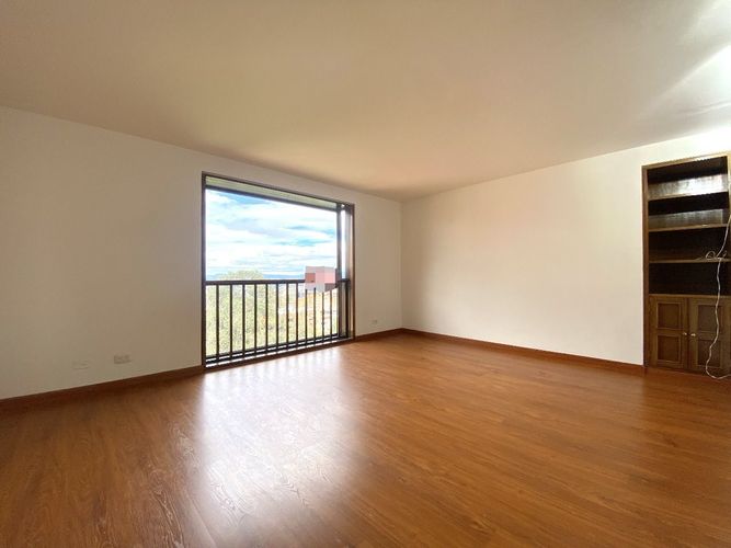 Apartamento de 3 alcobas en venta en Los Rosales, Bogotá, 200 m² · foto 8 de 23