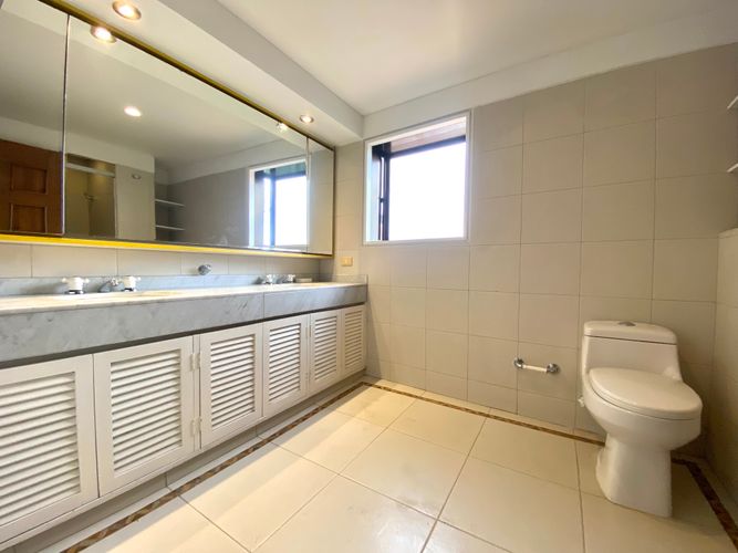 Apartamento de 3 alcobas en venta en Los Rosales, Bogotá, 200 m² · foto 11 de 23
