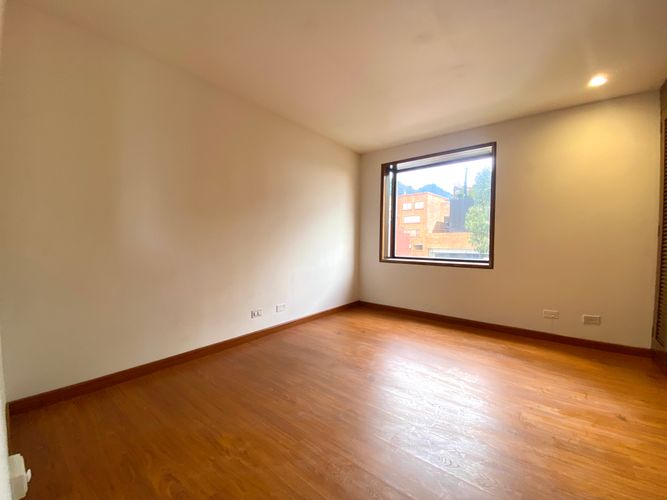 Apartamento de 3 alcobas en venta en Los Rosales, Bogotá, 200 m² · foto 12 de 23