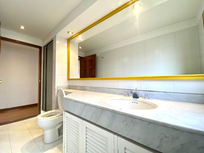 Apartamento de 3 alcobas en venta en Los Rosales, Bogotá, 200 m² · foto 16 de 23
