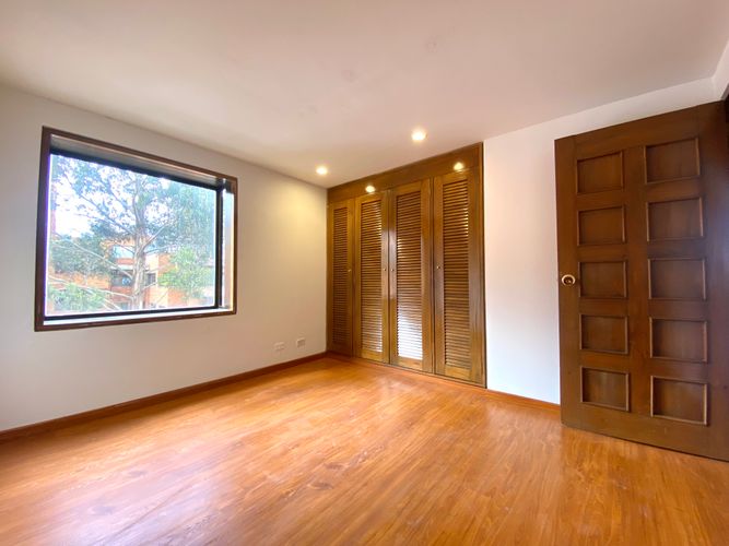 Apartamento de 3 alcobas en venta en Los Rosales, Bogotá, 200 m² · foto 17 de 23