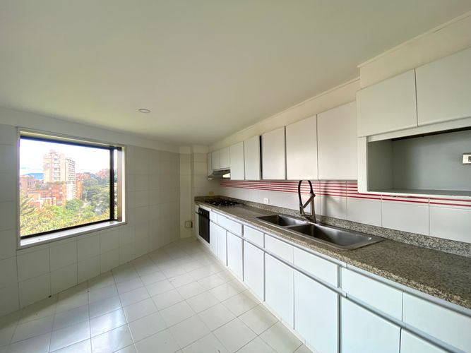 Apartamento de 3 alcobas en venta en Los Rosales, Bogotá, 200 m² · foto 18 de 23