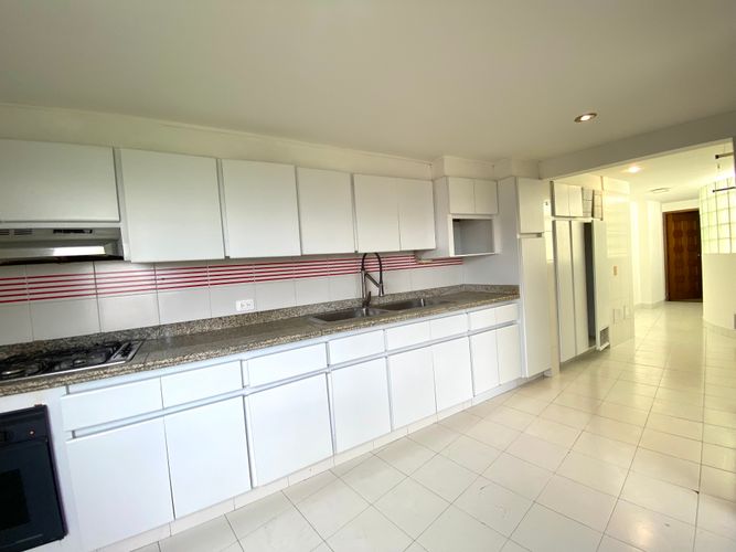 Apartamento de 3 alcobas en venta en Los Rosales, Bogotá, 200 m² · foto 20 de 23