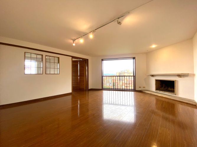Apartamento de 3 alcobas en venta en Los Rosales, Bogotá, 200 m² · foto 21 de 23