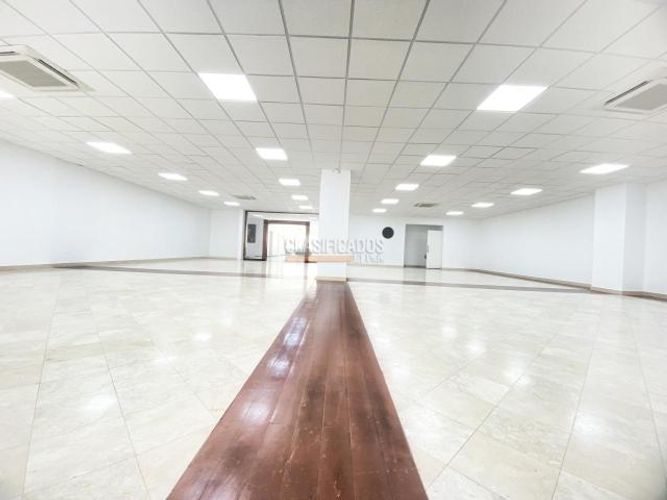 Oficina en arriendo en Menga, Cali, 276 m² · foto 2 de 9