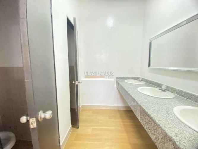 Oficina en arriendo en Menga, Cali, 276 m² · foto 4 de 9