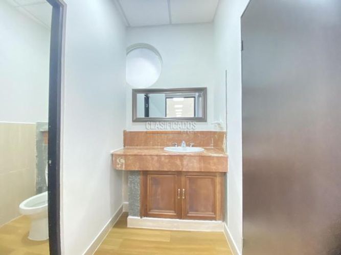 Oficina en arriendo en Menga, Cali, 276 m² · foto 8 de 9