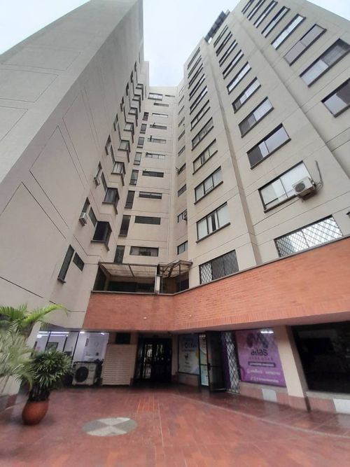 Apartamento de 3 alcobas en venta en Prados Del Norte, Yumbo, 130 m² · foto 2 de 17